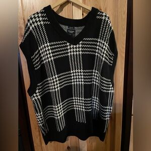 Abercrombie & Fitch Men’s Sweater vest. XXL Black and white plaid.